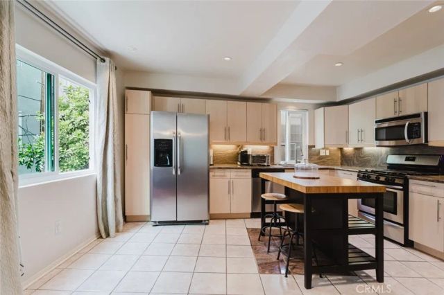 13220 Valleyheart Drive 202, Studio City, CA 91604