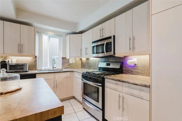 13220 Valleyheart Drive 202, Studio City, CA 91604