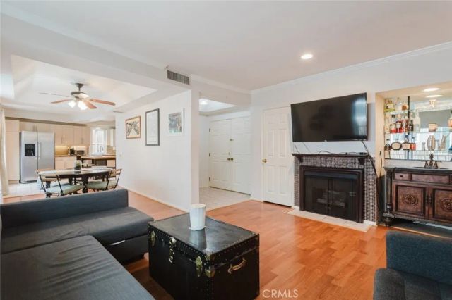 13220 Valleyheart Drive 202, Studio City, CA 91604