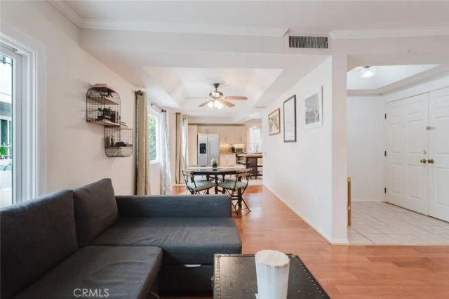 13220 Valleyheart Drive 202, Studio City, CA 91604