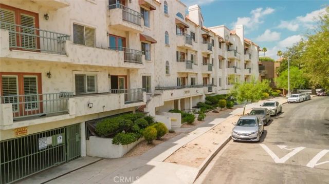 13220 Valleyheart Drive 202, Studio City, CA 91604