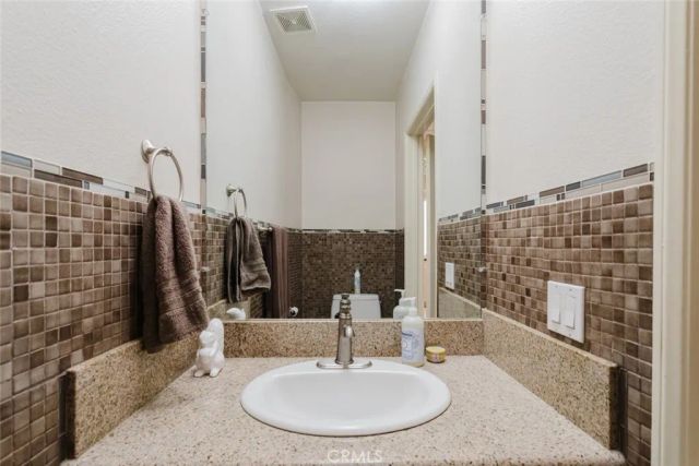 13220 Valleyheart Drive 202, Studio City, CA 91604