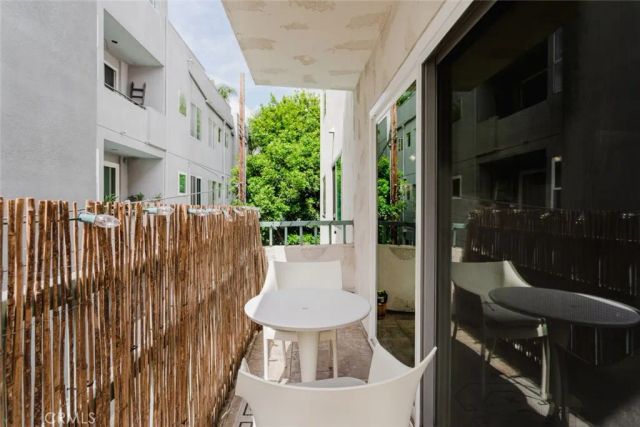 13220 Valleyheart Drive 202, Studio City, CA 91604
