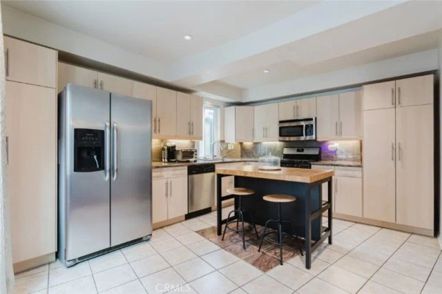 13220 Valleyheart Drive 202, Studio City, CA 91604