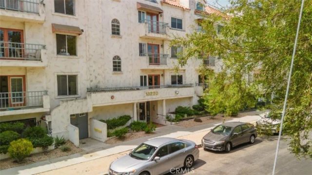 13220 Valleyheart Drive 202, Studio City, CA 91604