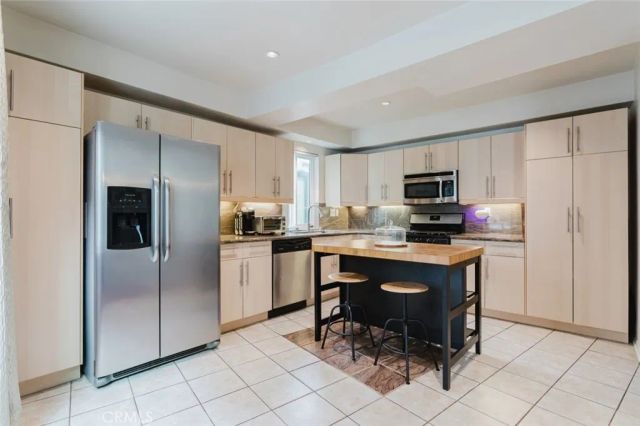 13220 Valleyheart Drive 202, Studio City, CA 91604