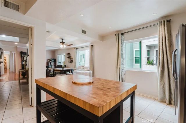13220 Valleyheart Drive 202, Studio City, CA 91604