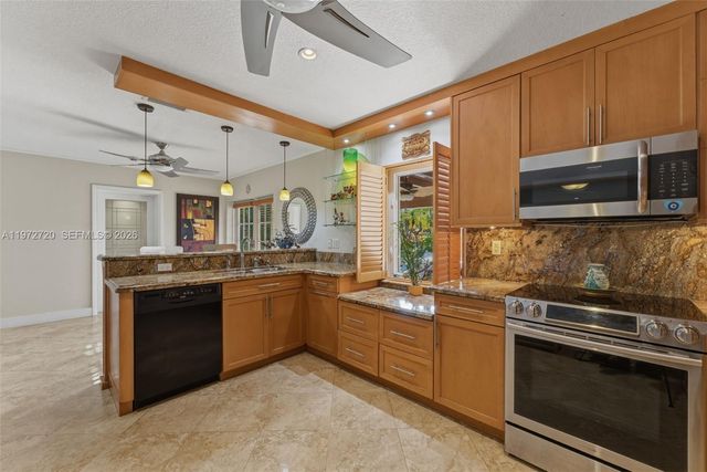 9475 SW 70th St, Miami, FL 33173