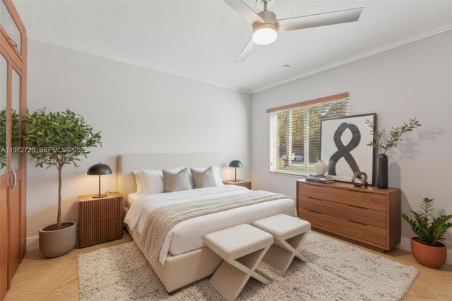 9475 SW 70th St, Miami, FL 33173