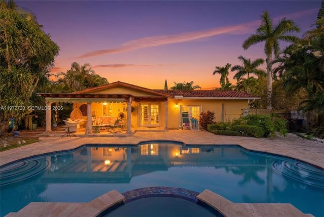 9475 SW 70th St, Miami, FL 33173