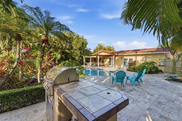 9475 SW 70th St, Miami, FL 33173