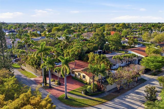 9475 SW 70th St, Miami, FL 33173