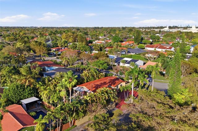 9475 SW 70th St, Miami, FL 33173