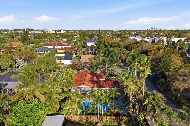 9475 SW 70th St, Miami, FL 33173