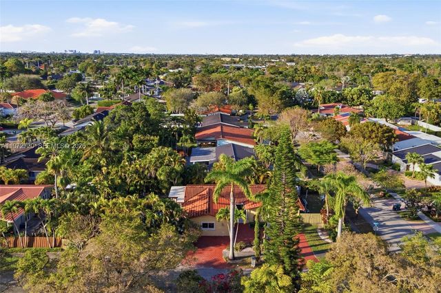 9475 SW 70th St, Miami, FL 33173