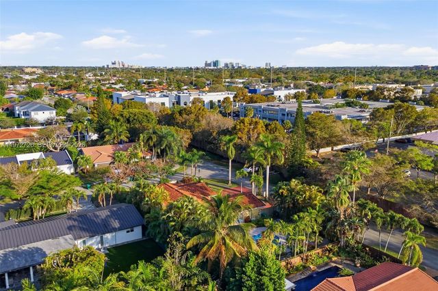 9475 SW 70th St, Miami, FL 33173