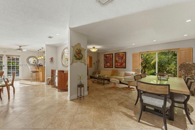 9475 SW 70th St, Miami, FL 33173