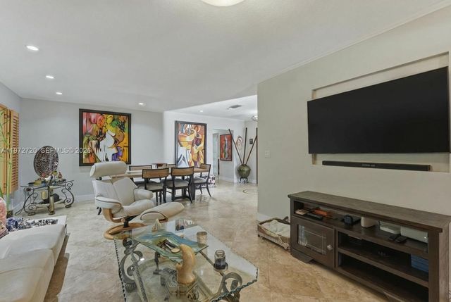 9475 SW 70th St, Miami, FL 33173