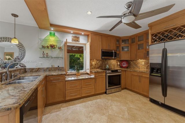 9475 SW 70th St, Miami, FL 33173