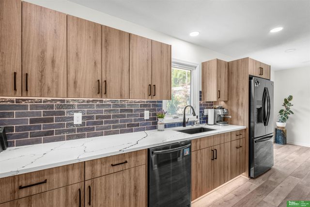 9187 Boyd Street, Omaha, NE 68134