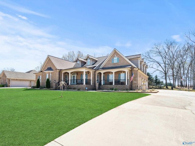 17594 Clearview Street, Athens, AL 35611