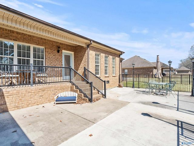 17594 Clearview Street, Athens, AL 35611