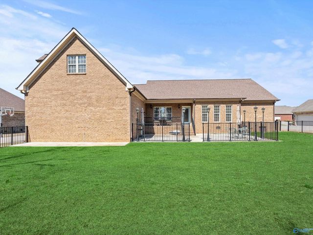 17594 Clearview Street, Athens, AL 35611