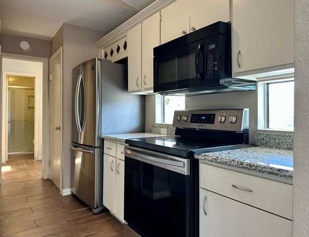 2211 S Kirkwood Road 35, Houston, TX 77077