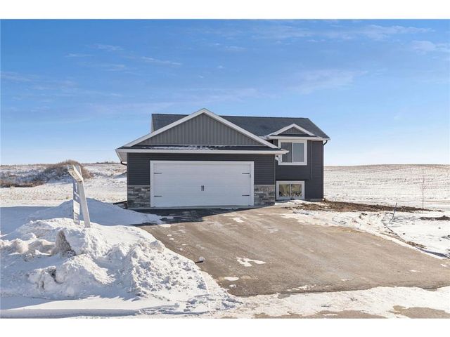 492 Coyote Way, New Richmond, WI 54017