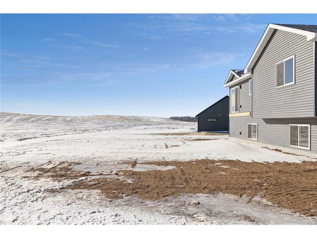 492 Coyote Way, New Richmond, WI 54017