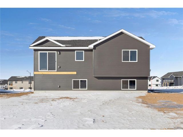 492 Coyote Way, New Richmond, WI 54017