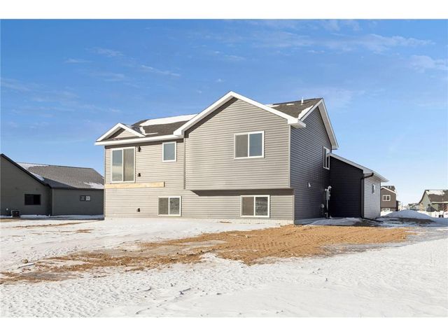 492 Coyote Way, New Richmond, WI 54017
