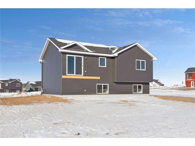 492 Coyote Way, New Richmond, WI 54017