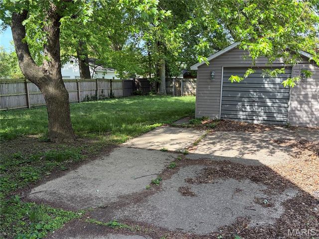 216 S 9th Street, Wood River, IL 62095