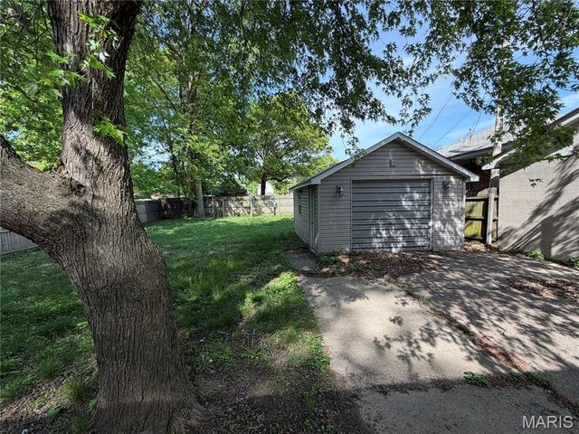 216 S 9th Street, Wood River, IL 62095