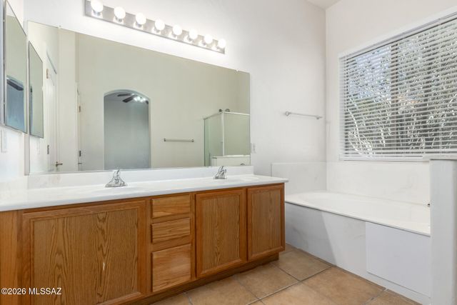 335 E Calle Nacrita, Green Valley, AZ 85614