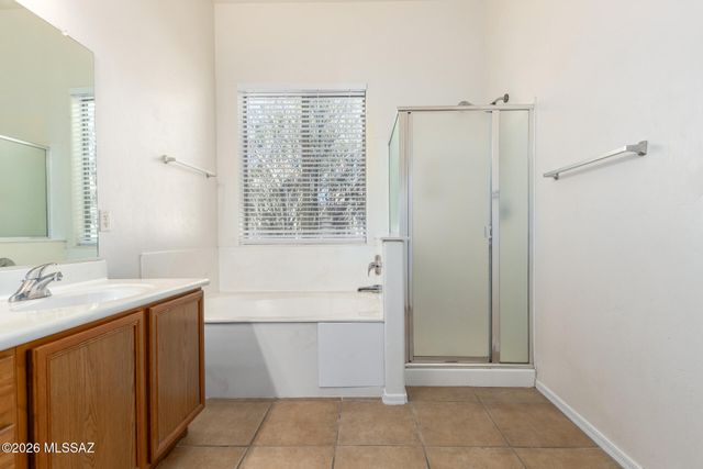 335 E Calle Nacrita, Green Valley, AZ 85614