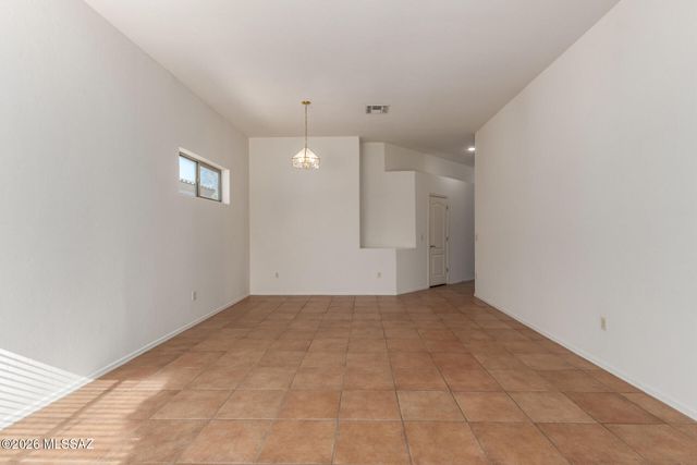 335 E Calle Nacrita, Green Valley, AZ 85614