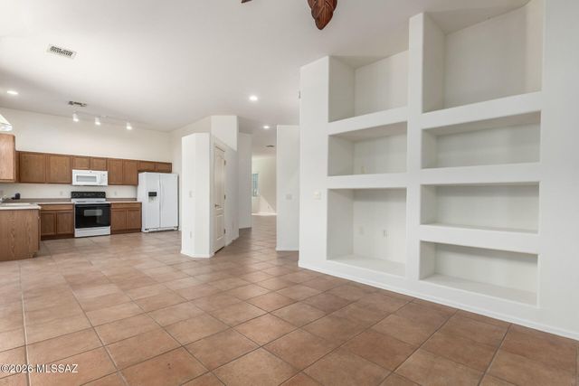 335 E Calle Nacrita, Green Valley, AZ 85614