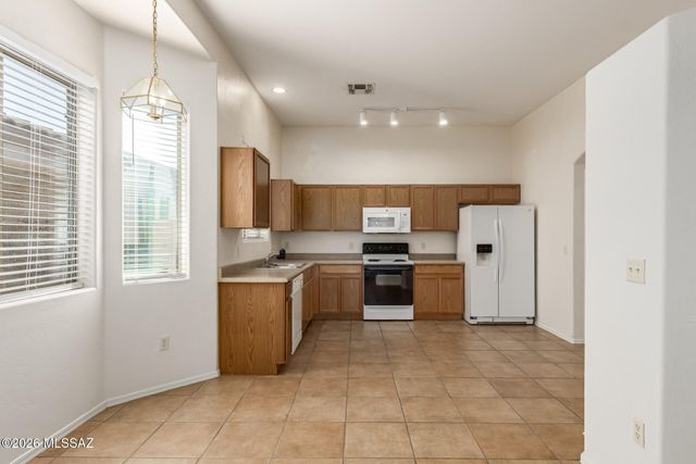 335 E Calle Nacrita, Green Valley, AZ 85614