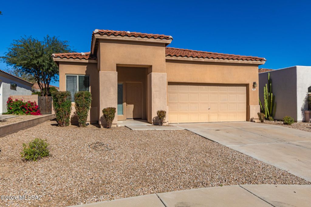 335 E Calle Nacrita, Green Valley, AZ 85614