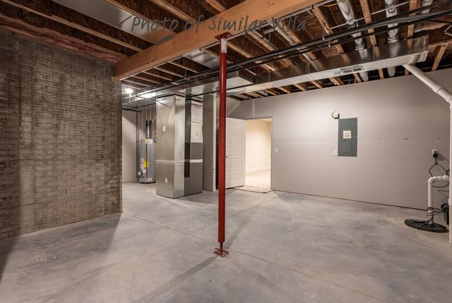 37 FRANK Court, Le Claire, IA 52753