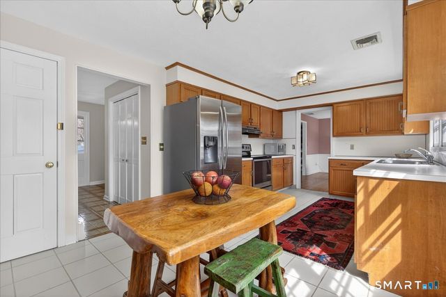 15 Oak Hollow Road, Branford, CT 06405