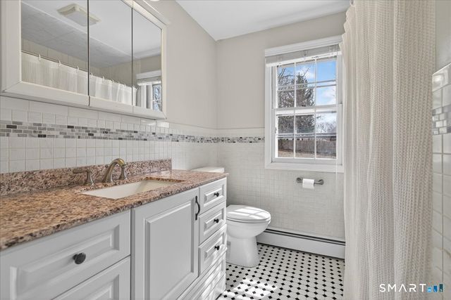 15 Oak Hollow Road, Branford, CT 06405