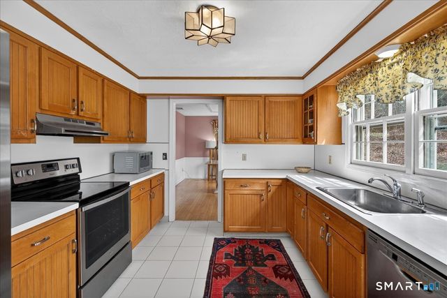 15 Oak Hollow Road, Branford, CT 06405