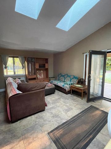 2890 Balaton Avenue, Redding, CA 96001