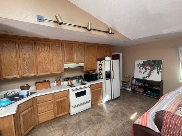 2890 Balaton Avenue, Redding, CA 96001