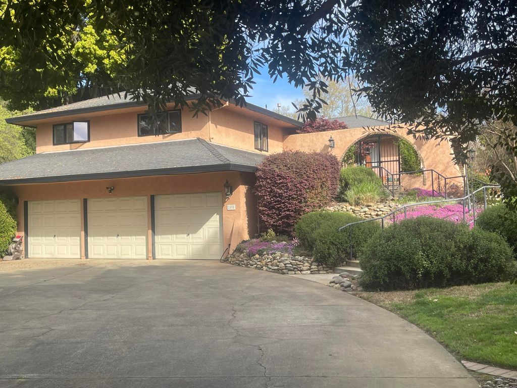 2890 Balaton Avenue, Redding, CA 96001