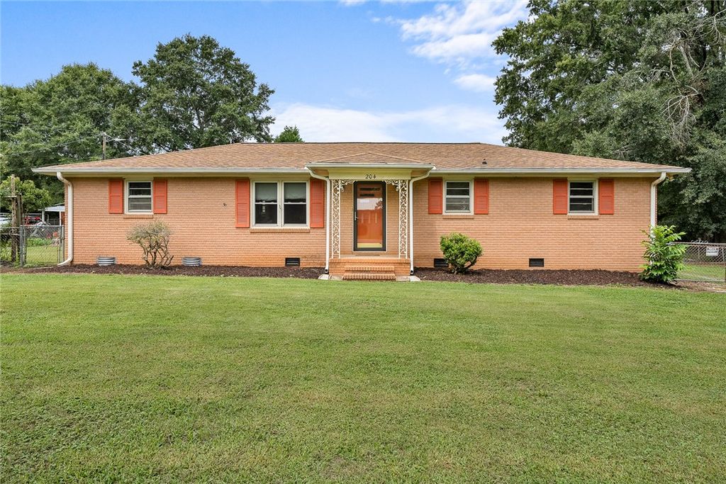 204 Friendship Lane, Anderson, SC 29624