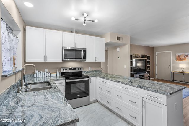 8341 E Via Arboleda, Tucson, AZ 85710